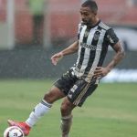 Atlético: lateral Paulo Henrique é aguardado no Rio de Janeiro para assinar com o Vasco