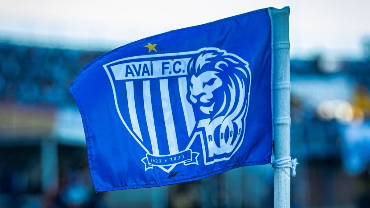 Avaí suspende zagueiro citado em investigação de manipulação de resultados