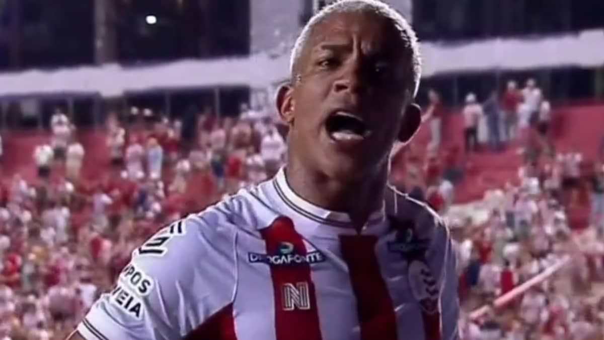 Jogador do Náutico xinga Vital, do Cruzeiro, por recusar troca de camisas