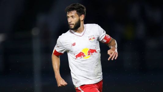 Jogador do Red Bull Bragantino em duelo contra o Cruzeiro