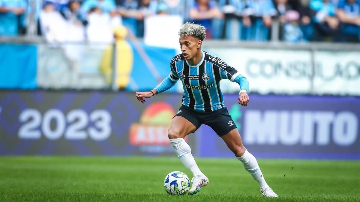 Bitello se torna oficialmente a quarta maior venda da história do Grêmio; veja lista