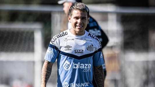 Jogador foi afastado e disse que, em breve, dará a sua versão dos fatos