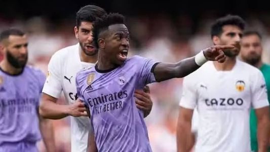 Jogador foi alvo de ofensas racistas em jogo contra Valencia