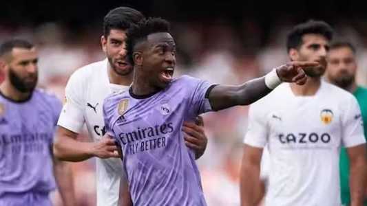Jogador foi alvo de ofensas racistas em jogo contra Valencia