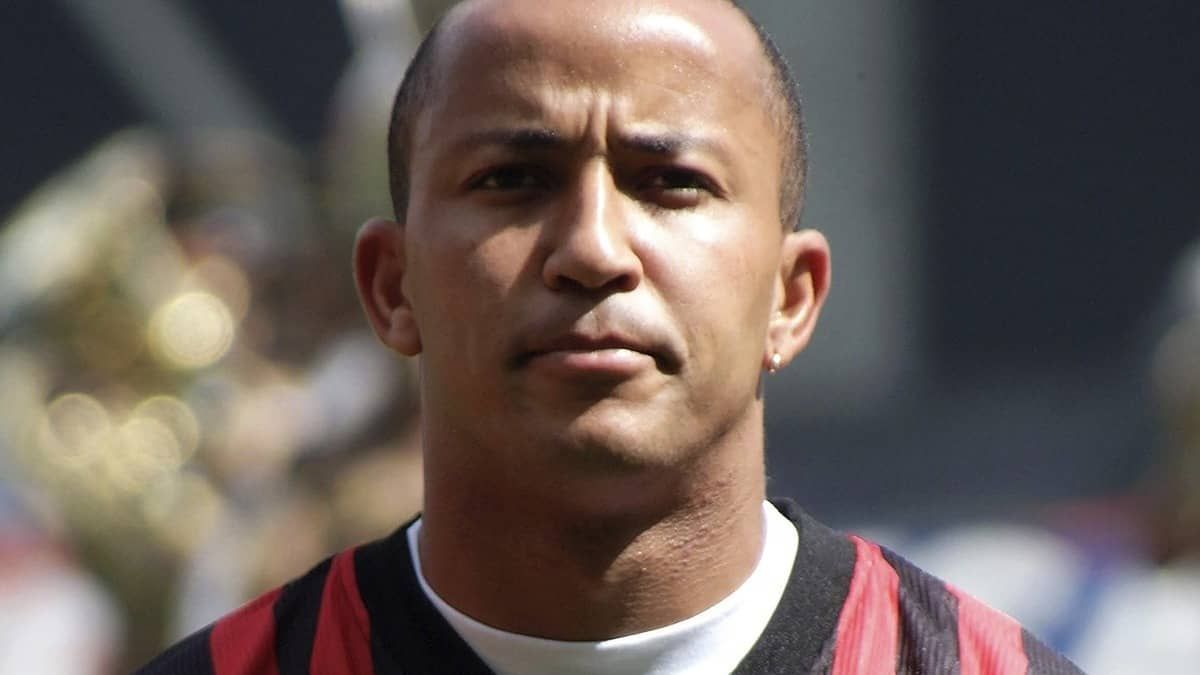 Ex-atacante Alex Mineiro é preso por não pagamento de pensão alimentícia