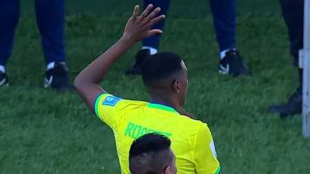 Jogador foi expulso aos 45 minutos do primeiro tempo