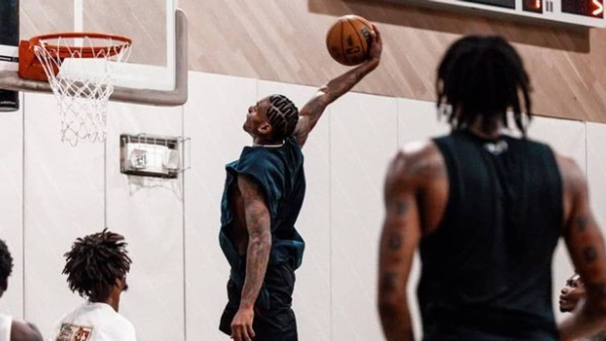 Clube da NBA negocia jogador após prisão por violência doméstica
