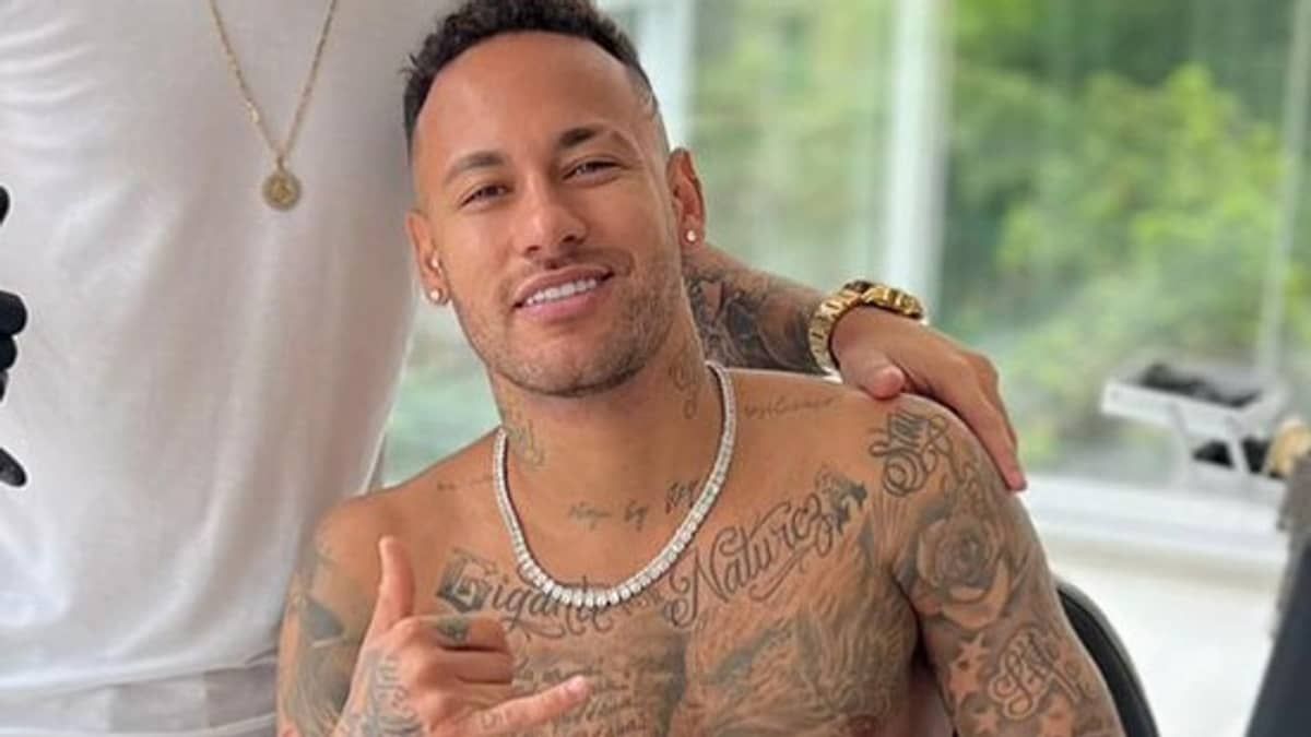 Neymar faz corte de cabelo em homenagem à filha; veja fotos