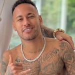 Neymar faz corte de cabelo em homenagem à filha; veja fotos