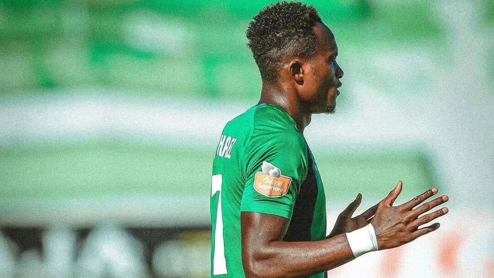Jogador barrado em exame médico sofre infarto e morre durante partida de futebol