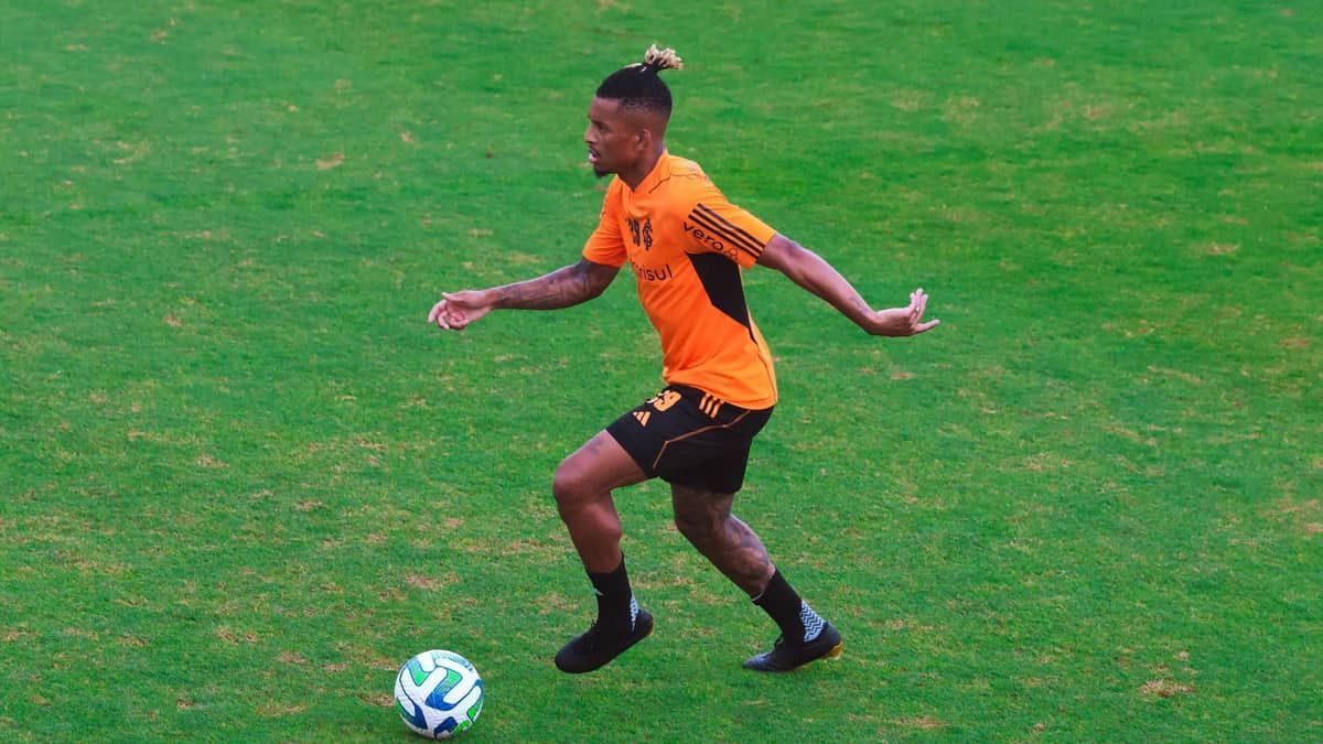 Com tendência de Inter reserva, Dalbert deve ganhar chance para enfrentar Athletico