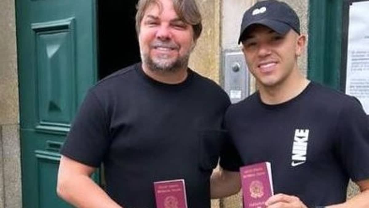 Brasileiro tira passaporte estrangeiro e entra na mira de técnico da Itália