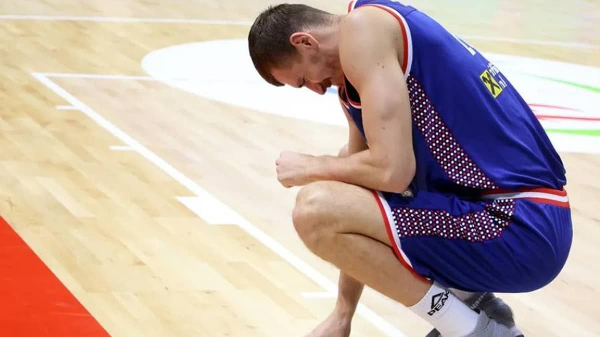 Jogador sérvio perde rim após cotovelada na Copa do Mundo de Basquete