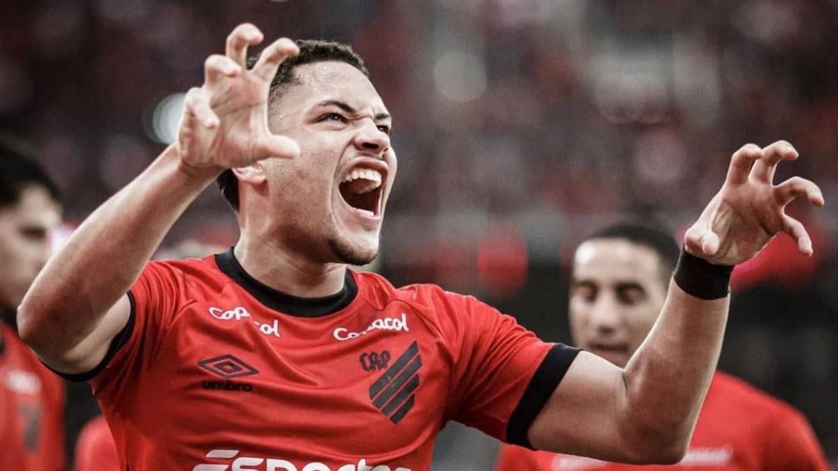 Barcelona fecha negócio por Vitor Roque; veja valores e duração do contrato