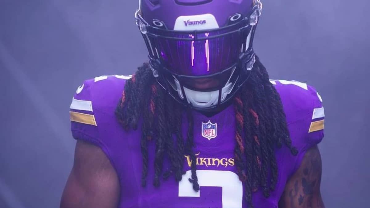 Jogador da NFL protesta contra ofensas racistas recebidas após falha em jogo