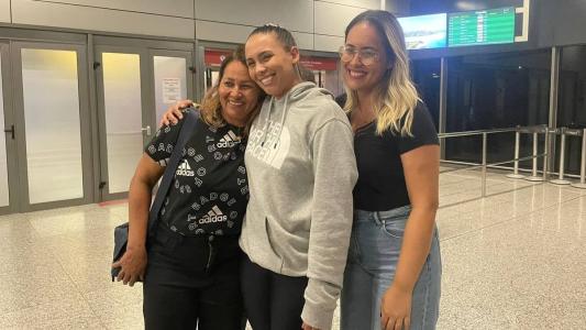 Jogadora de vôlei mineira que morava em Israel chegou ao Aeroporto Internacional de Belo Horizonte