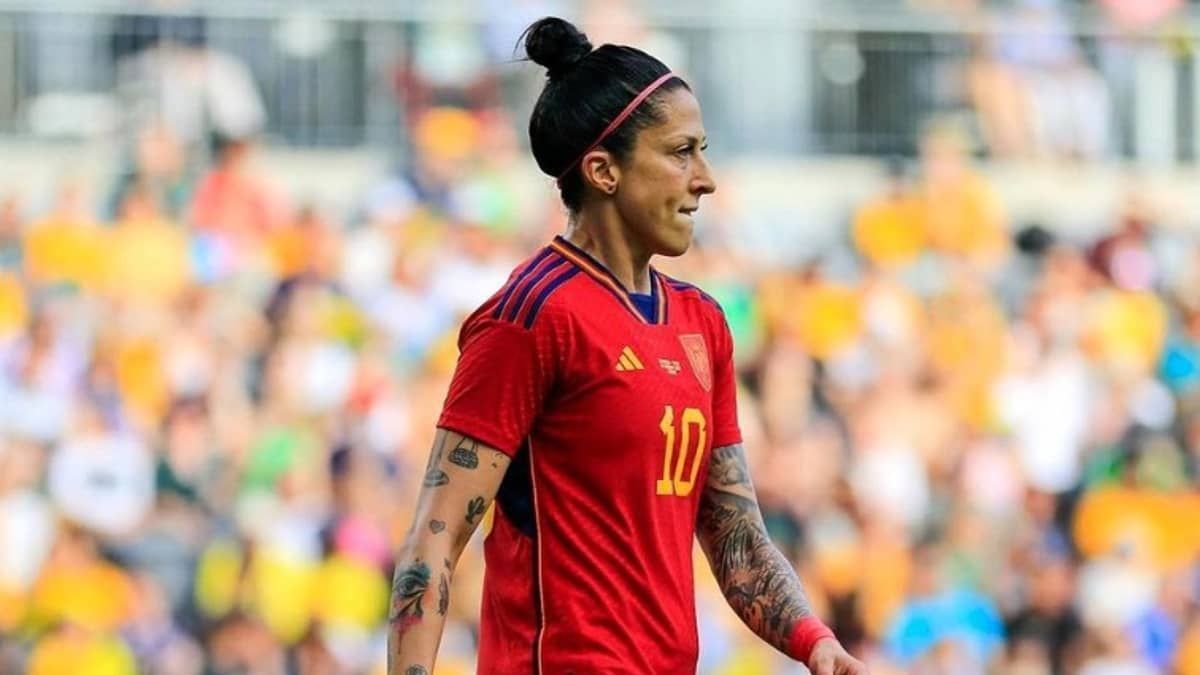 Jogadora beijada por dirigente na Copa Feminina presta depoimento na Espanha