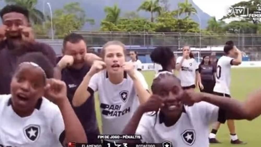 Botafogo bate Flamengo no feminino, e jogo termina com briga generalizada
