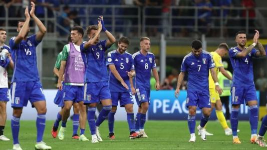 Jogadores comemoram vitória no San Siro