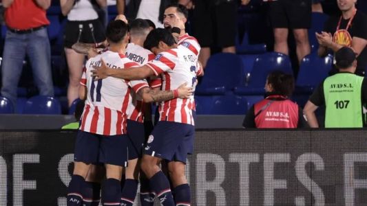 Jogadores comemoraram gol da vitória em casa