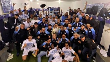 Jogadores comemoraram fim do jejum de nove jogos