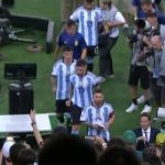 Argentina deixa gramado do Maracanã após pancadaria na arquibancada