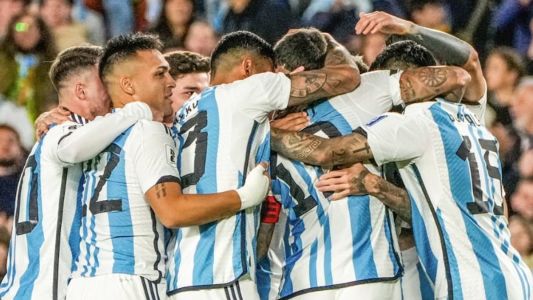Jogadores da Argentina durante partida contra o Paraguai, pelas Eliminatórias