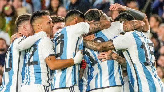 Jogadores da Argentina durante partida contra o Paraguai, pelas Eliminatórias