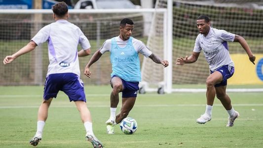 Jogadores da equipe sub-20 do Cruzeiro entraram em ação na Toca da Raposa II