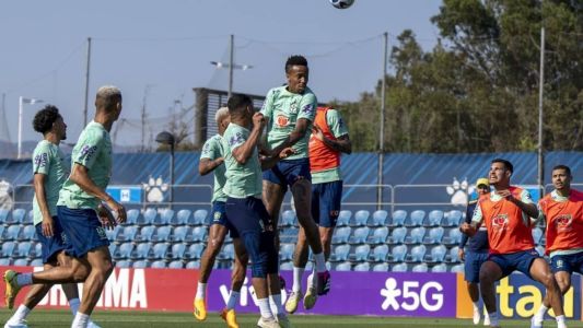Jogadores da Seleção Brasileira em treino para enfrentar Guiné, em Barcelona