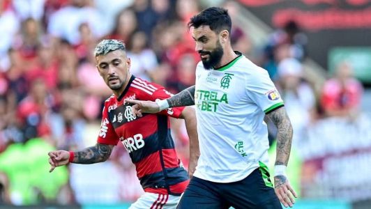 Jogadores de América e Flamengo durante partida da Série A