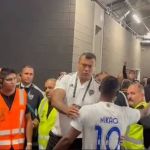 Jogadores de Cruzeiro e Atlético batem boca após clássico na Arena MRV
