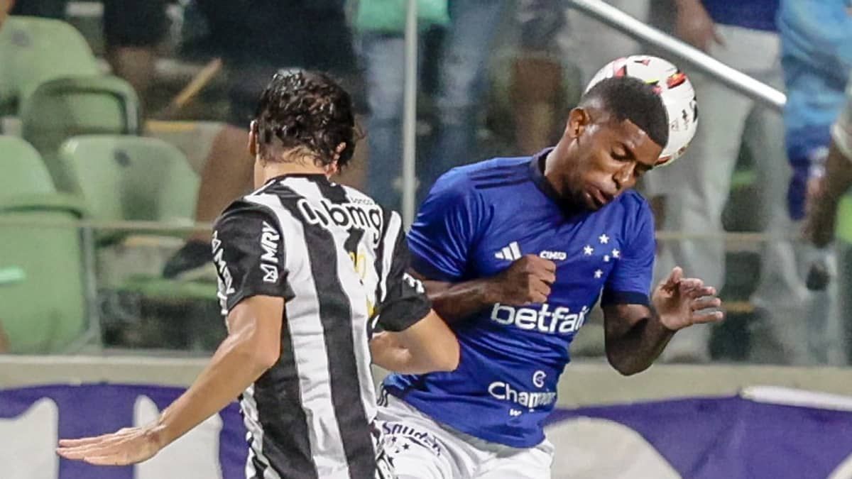 Jogadores de futebol tem mais chance de desenvolver Alzheimer, aponta estudo 
