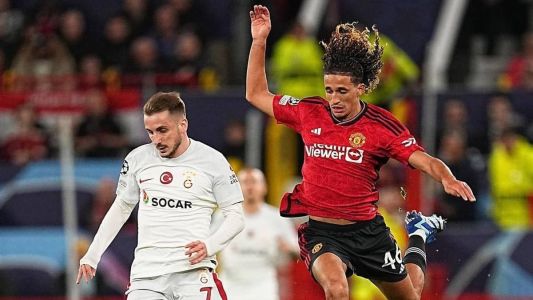 Jogadores de Galatasaray e Manchester United durante partida pela Champions
