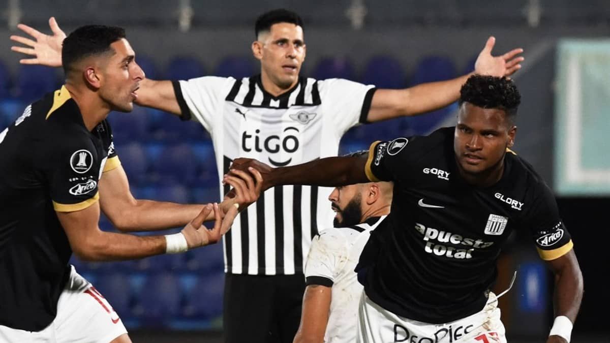 Alianza Lima vence Libertad e embola grupo do Atlético na Libertadores