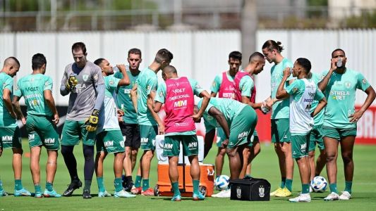 Jogadores do América durante treinamento