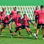 América tem retorno de titular entre os relacionados para enfrentar o Grêmio; veja lista