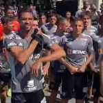 Jogadores do Atlético vão à porta do CT para conversa com organizada