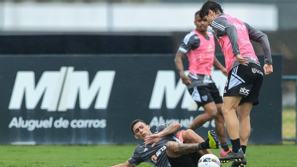 Chuva, suor e intensidade: confira fotos do treino do Atlético desta quinta-feira