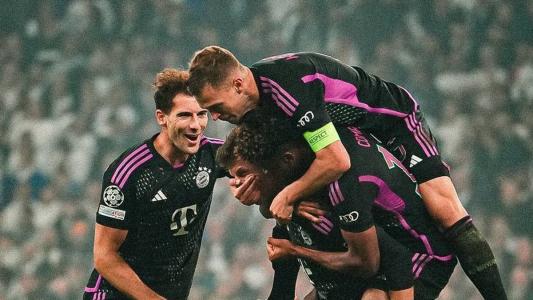 Jogadores do Bayern de Munique durante partida pelo Campeonato Alemão