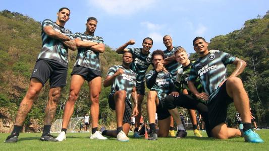 Jogadores do Botafogo em treinamento preparatório para enfrentar o Coritiba, pelo Brasileiro