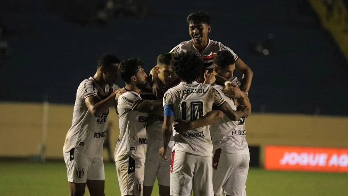 Botafogo-SP marca no último lance e vence o Londrina de virada pela Série B