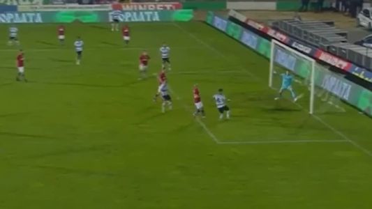 Jogadores do Cherno More durante partida pelo Campeonato Búlgaro