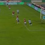 Atacante não utilizado pelo Cruzeiro estreia com participação em gol por time europeu