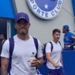 Torcidas organizadas do Cruzeiro apoiam time antes de viagem para Cuiabá