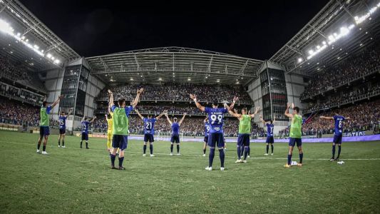 Jogadores do Cruzeiro após vitória sobre o Santos