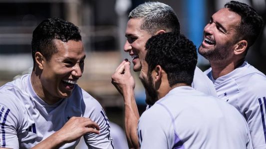 Jogadores do Cruzeiro em treino na Toca da Raposa