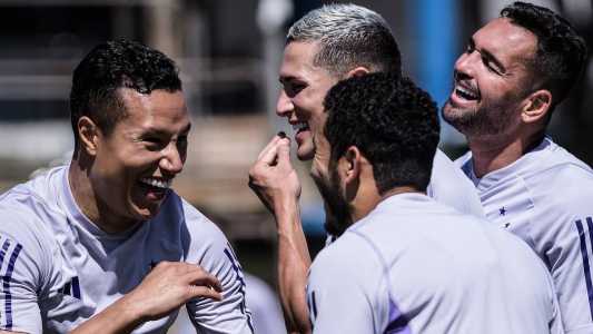 Jogadores do Cruzeiro em treino na Toca da Raposa