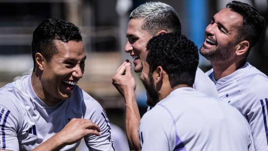 Jogadores do Cruzeiro em treino na Toca da Raposa