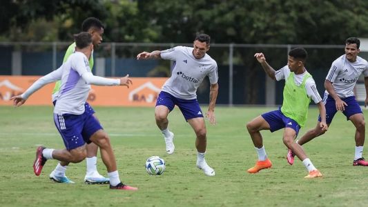 Jogadores do Cruzeiro se preparam para o duelo contra o Grêmio